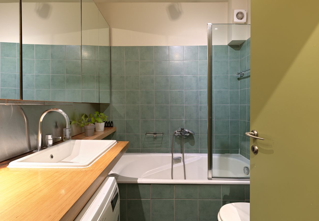 Apartment in Athens - Koukaki garden escape child friendly apartment 