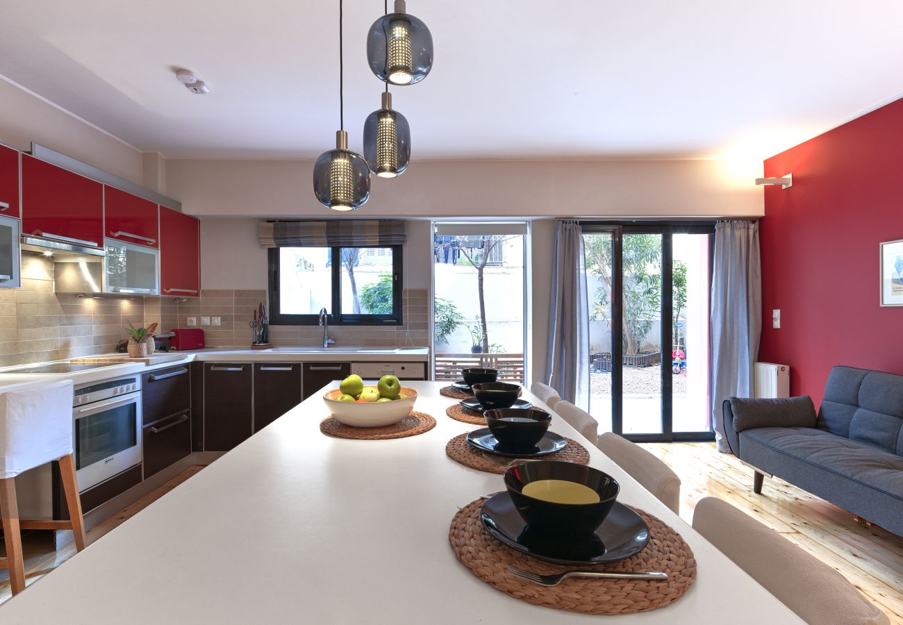 Apartment in Athens - Koukaki garden escape child friendly apartment 