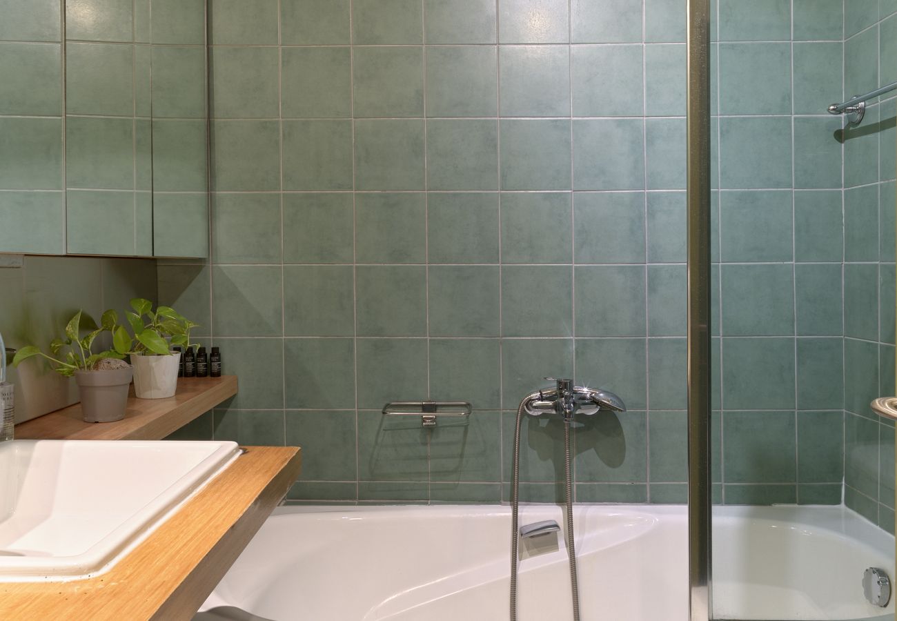 Apartment in Athens - Koukaki garden escape child friendly apartment 