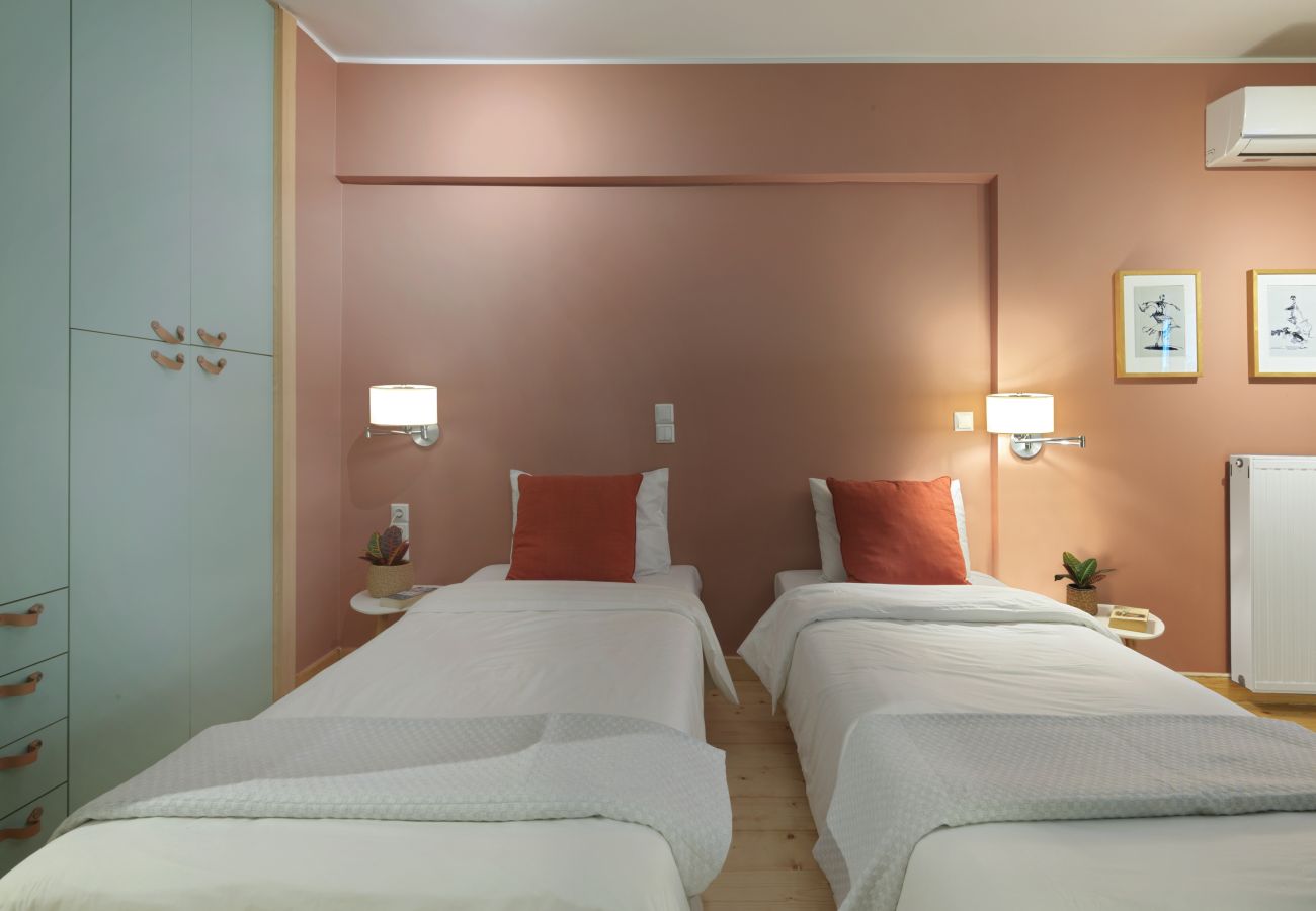 Apartment in Athens - Koukaki garden escape child friendly apartment 