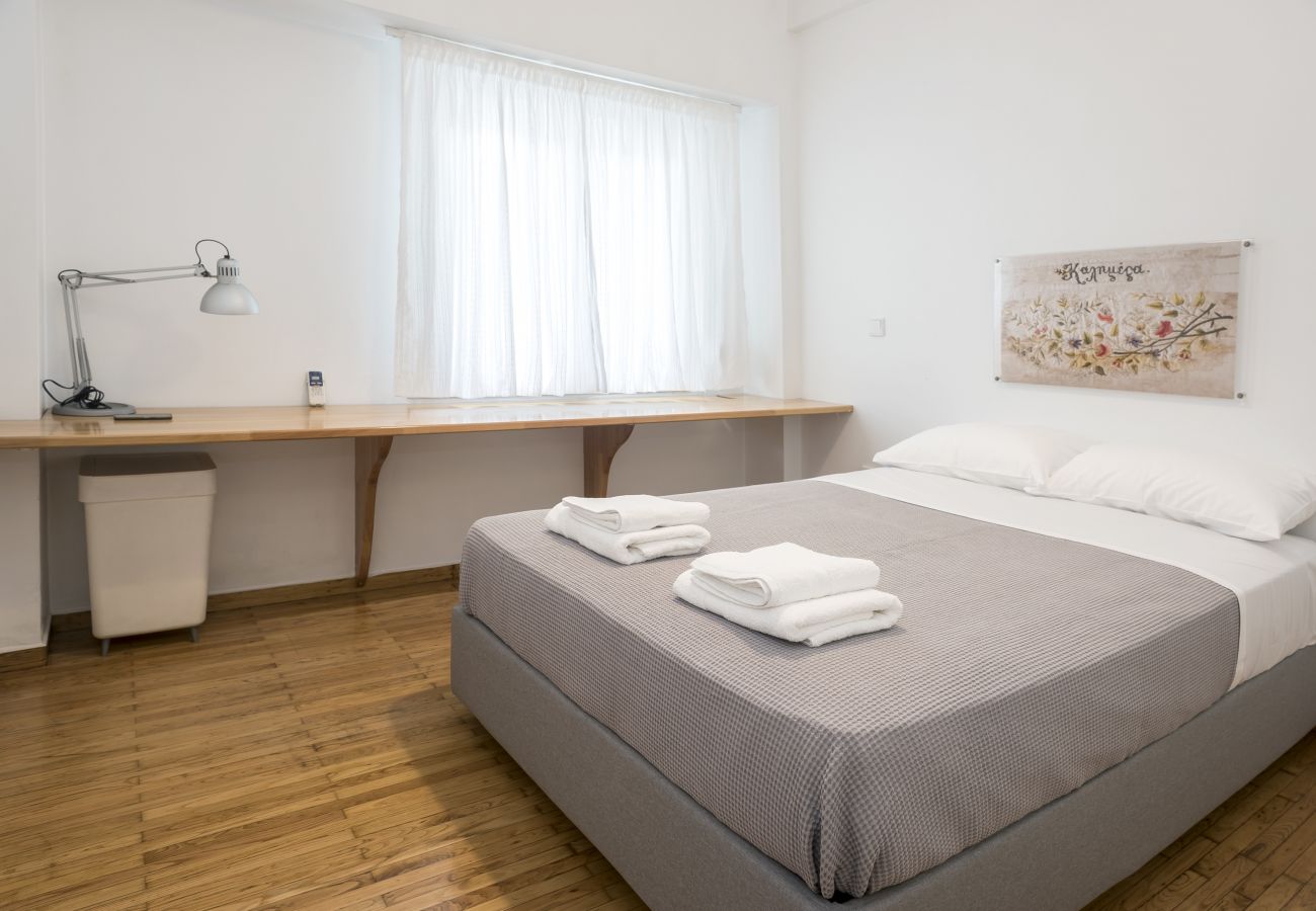 Apartment in Athens - Colourful apartment under the Acropolis