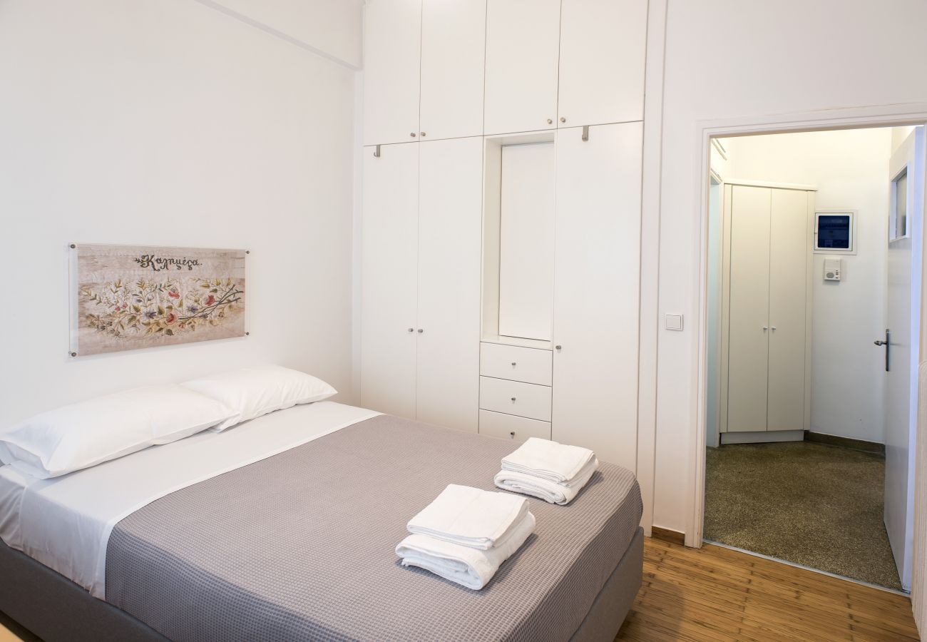 Apartment in Athens - Colourful apartment under the Acropolis