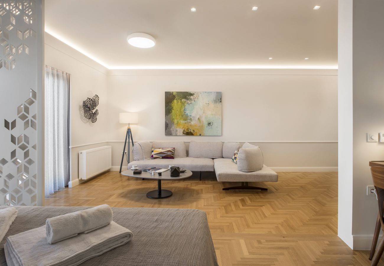 Apartment in Athens - Chic central Athens apartment at Mavilli Sq. 