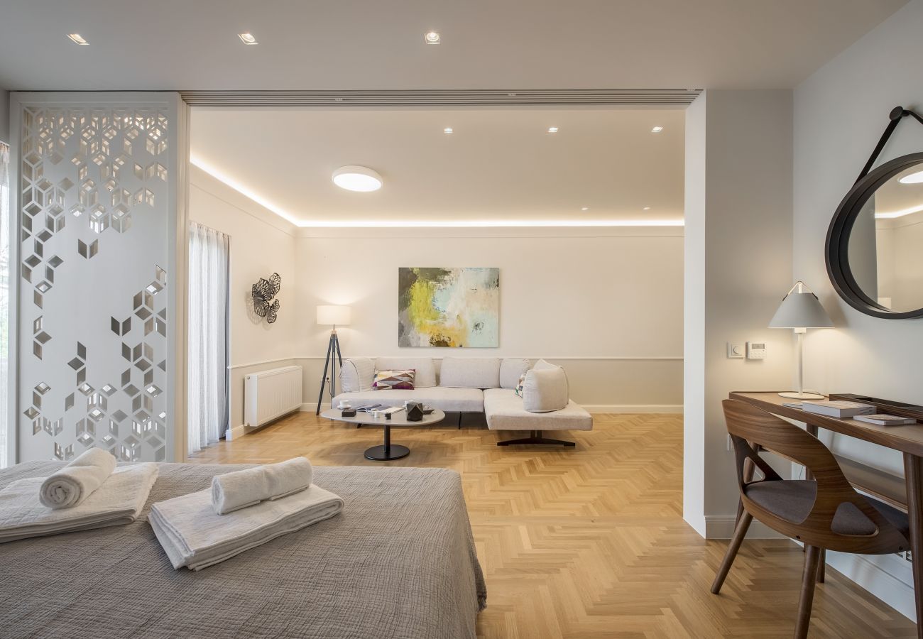 Apartment in Athens - Chic central Athens apartment at Mavilli Sq. 