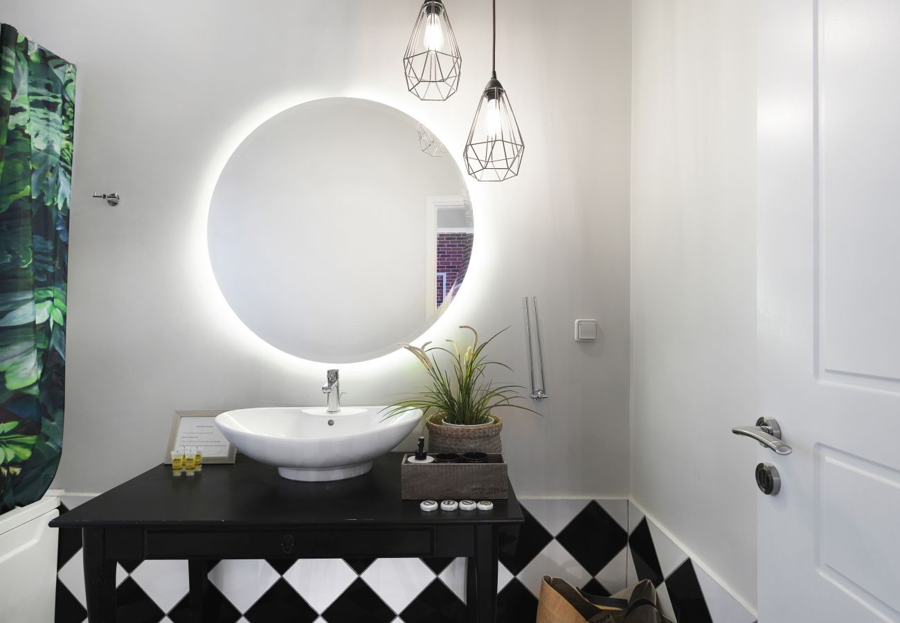 Apartment in Athens - Centrally Athenian Apartment with Jacuzzi 