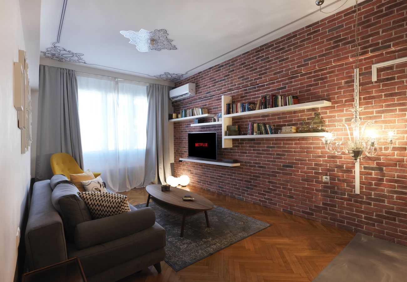 Apartment in Athens - Centrally Athenian Apartment with Jacuzzi 