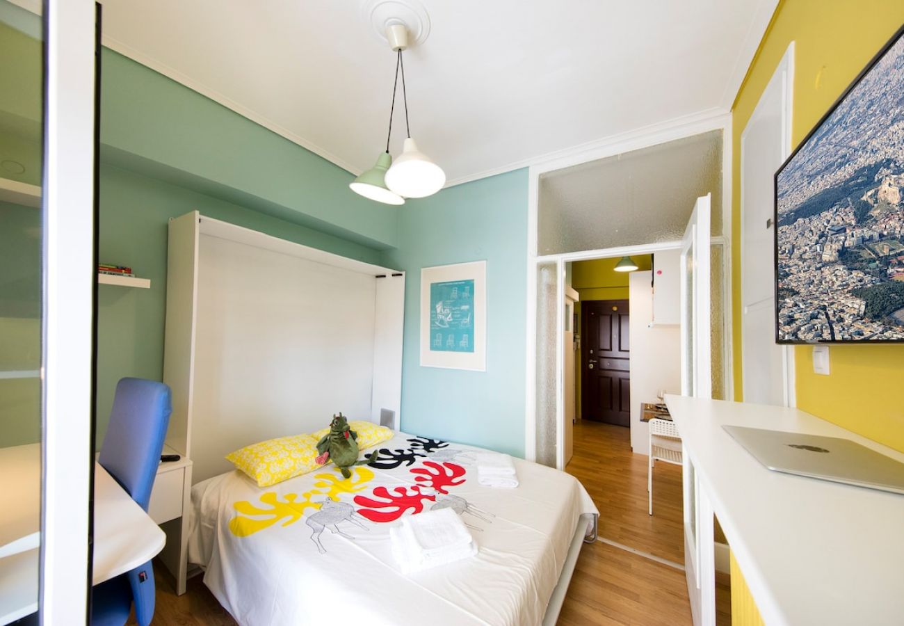 Apartment in Athens - Startupper's Pad in real Athenian neighbourhood 