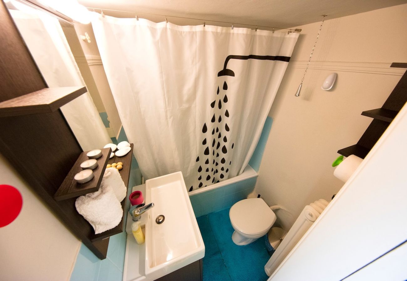 Apartment in Athens - Startupper's Pad in real Athenian neighbourhood 