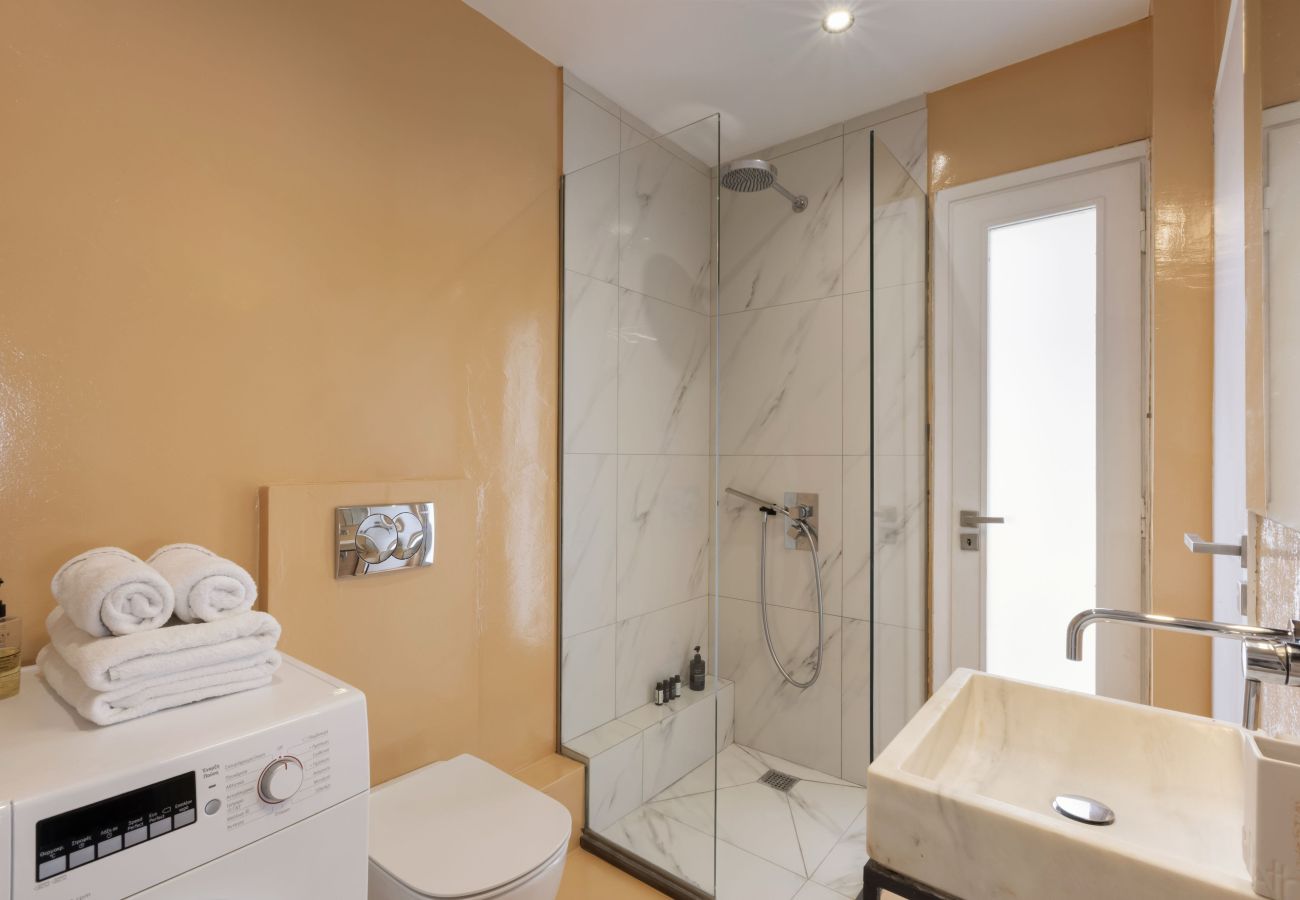 Apartment in Athens - Top Floor Renv 3BDR APT / “Pedion tou Areos” 