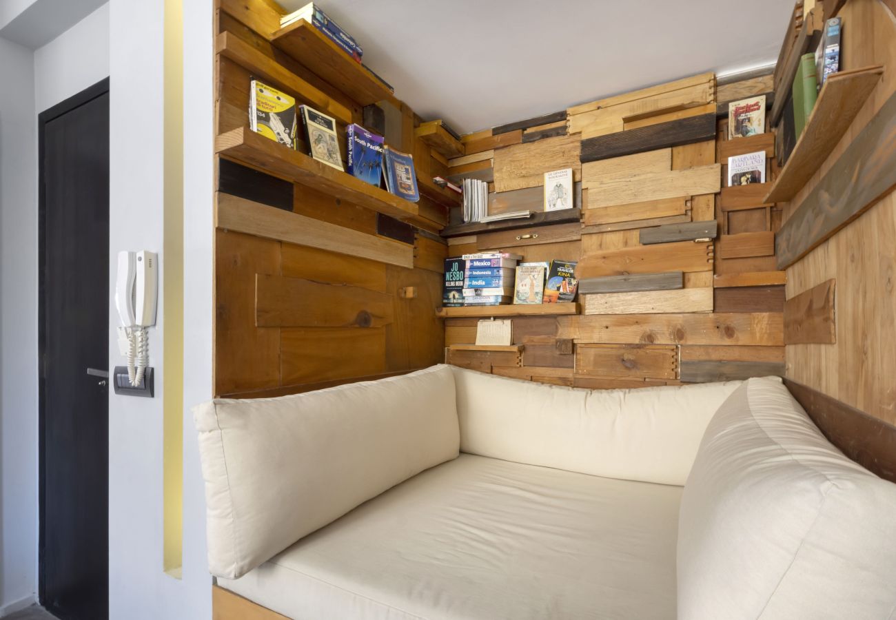 Apartment in Athens - Top Floor Renv 3BDR APT / “Pedion tou Areos” 