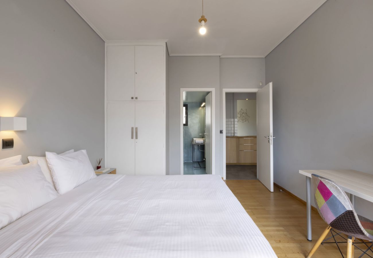 Apartment in Athens - Top Floor Renv 3BDR APT / “Pedion tou Areos” 