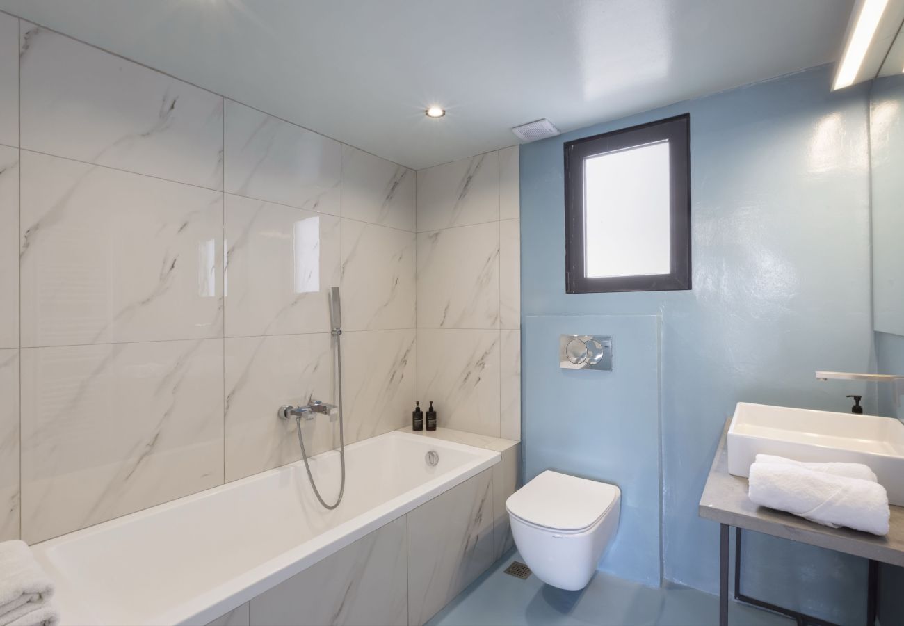 Apartment in Athens - Top Floor Renv 3BDR APT / “Pedion tou Areos” 