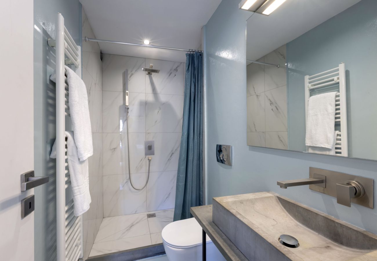 Apartment in Athens - Top Floor Renv 3BDR APT / “Pedion tou Areos” 