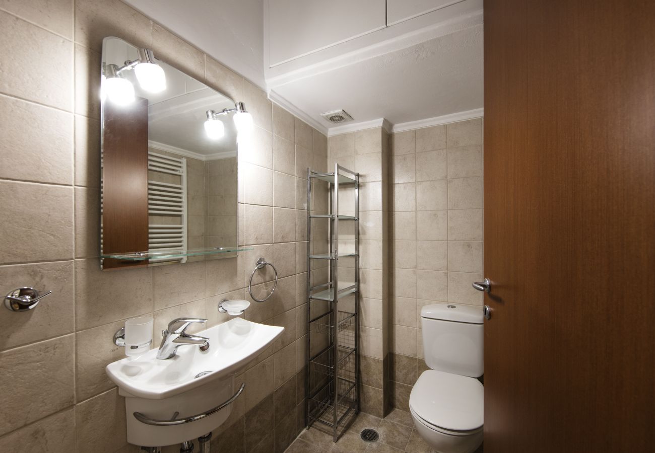 Apartment in Athens - 2 Bdr apt, VDSL,  2 mins from Acropolis museum 