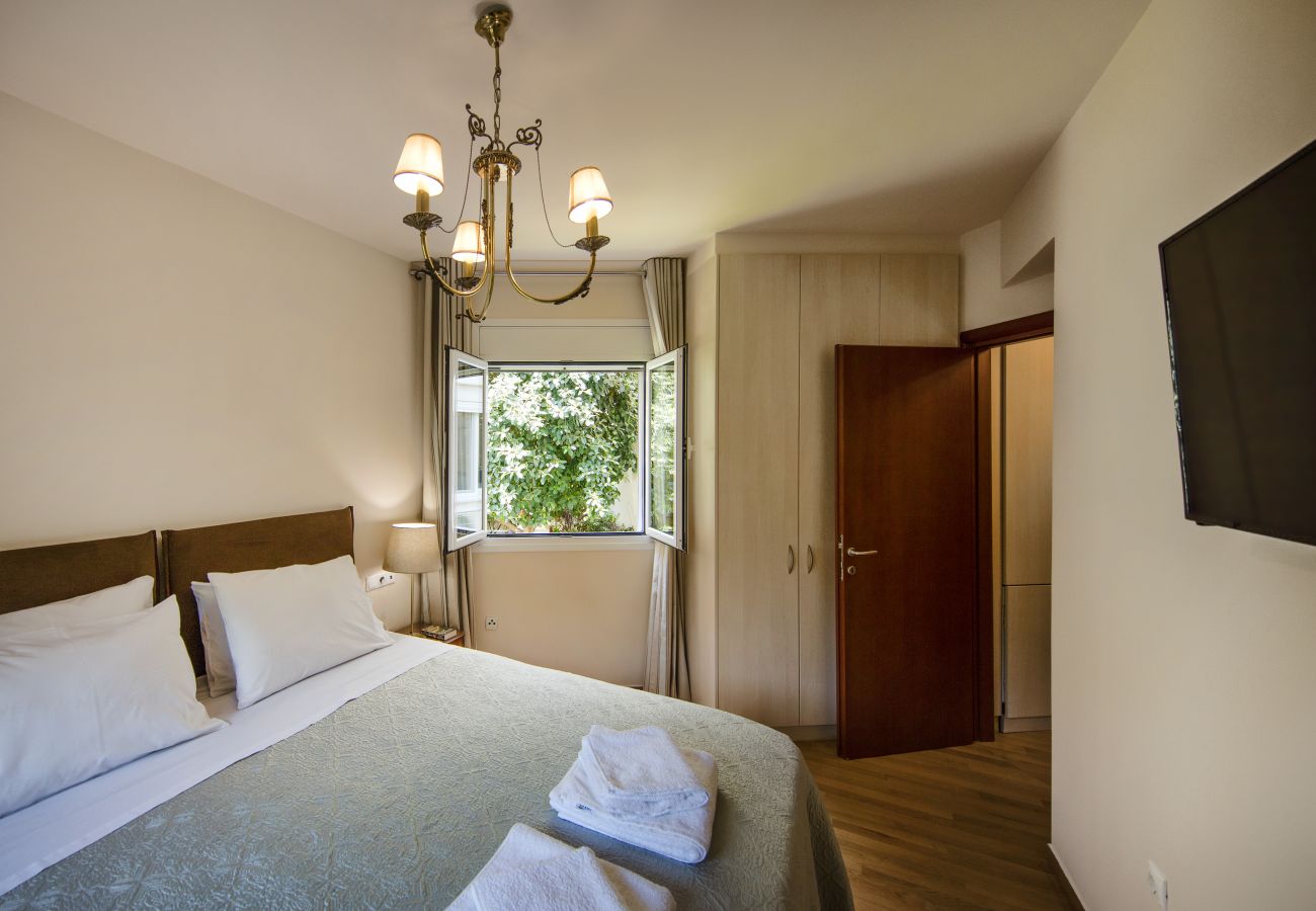 Apartment in Athens - 2 Bdr apt, VDSL,  2 mins from Acropolis museum 