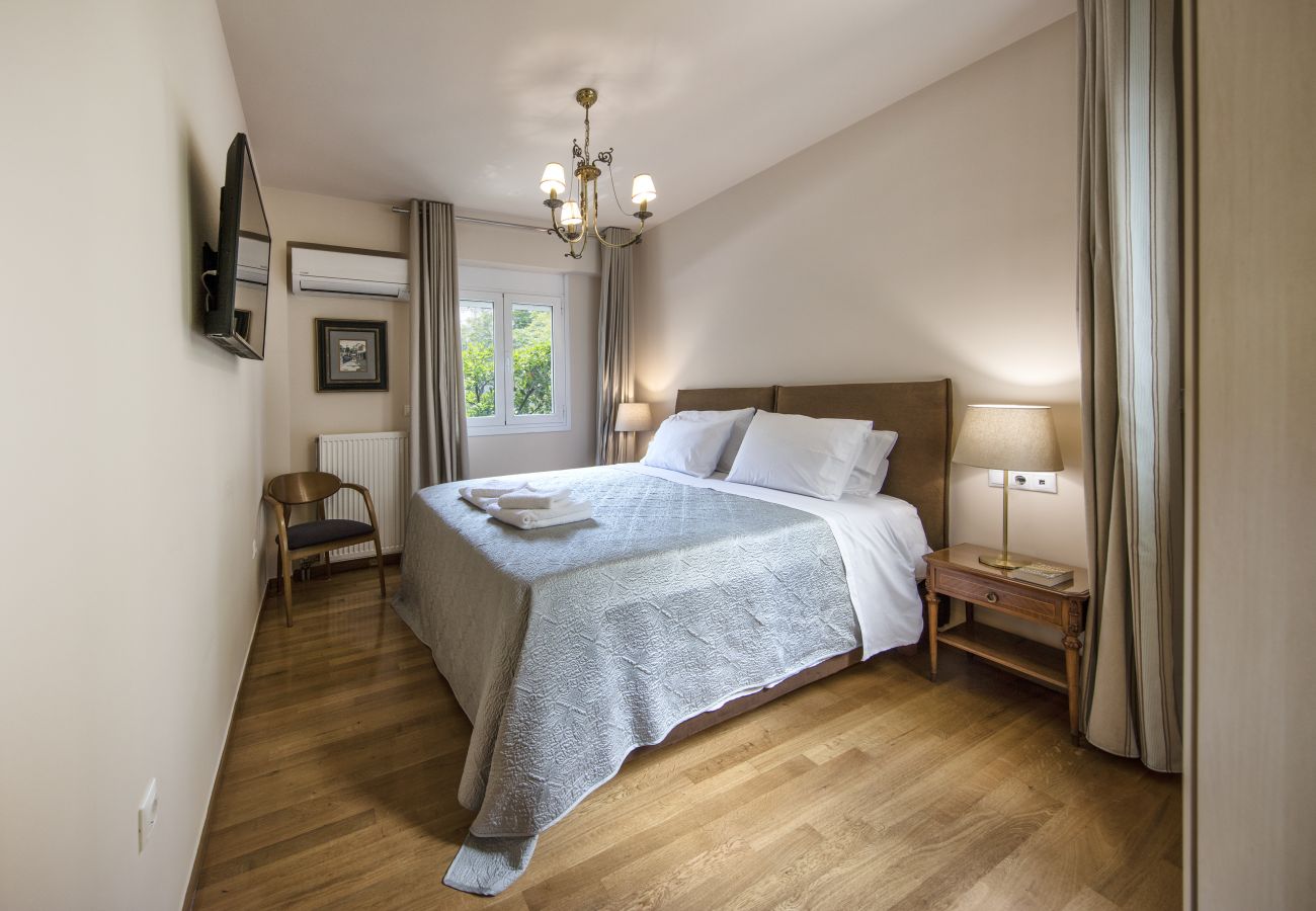 Apartment in Athens - 2 Bdr apt, VDSL,  2 mins from Acropolis museum 