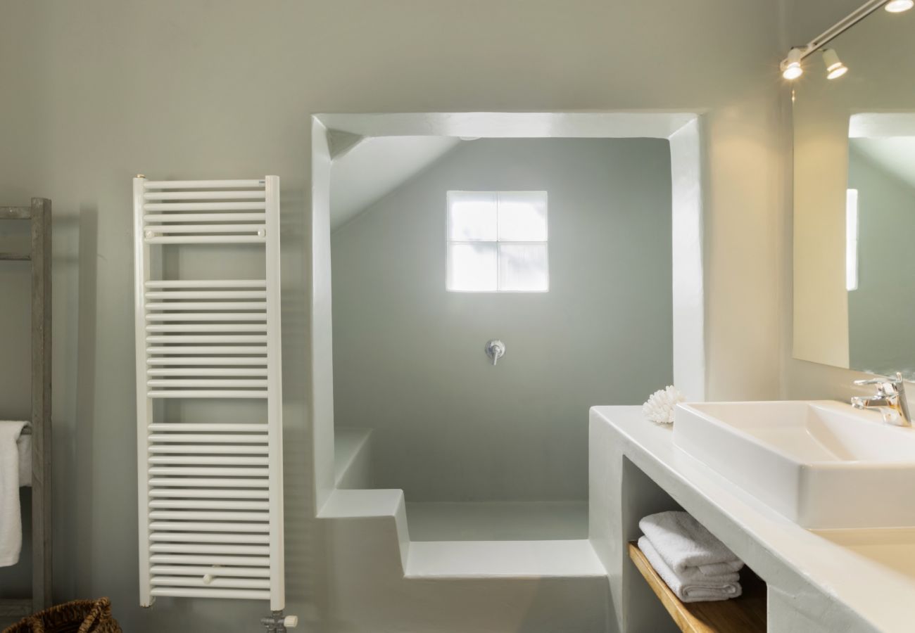 Villa in Ampelas - Stunning Beachfront 3BR Villa that has it ALL! 