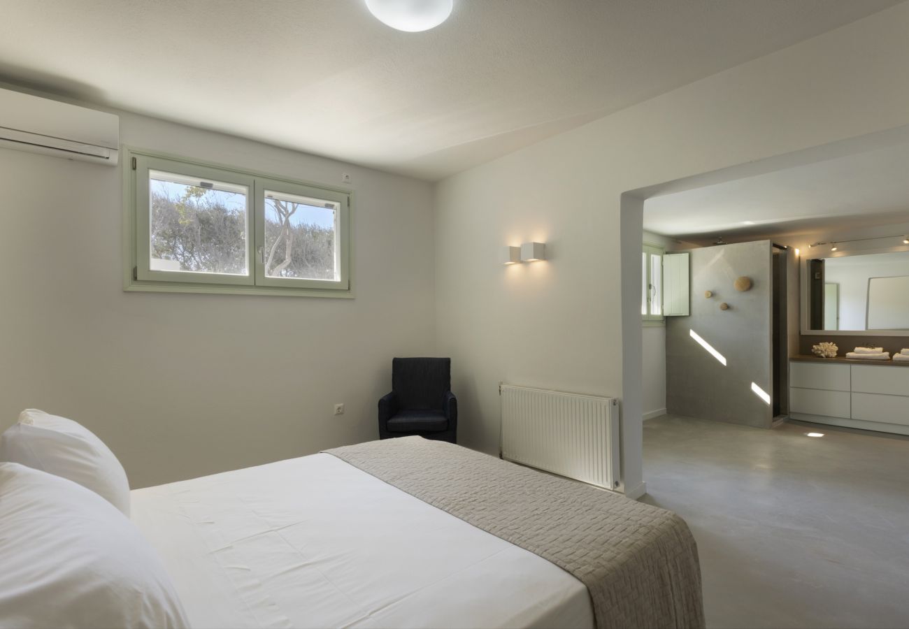 Villa in Ampelas - Stunning Beachfront 3BR Villa that has it ALL! 