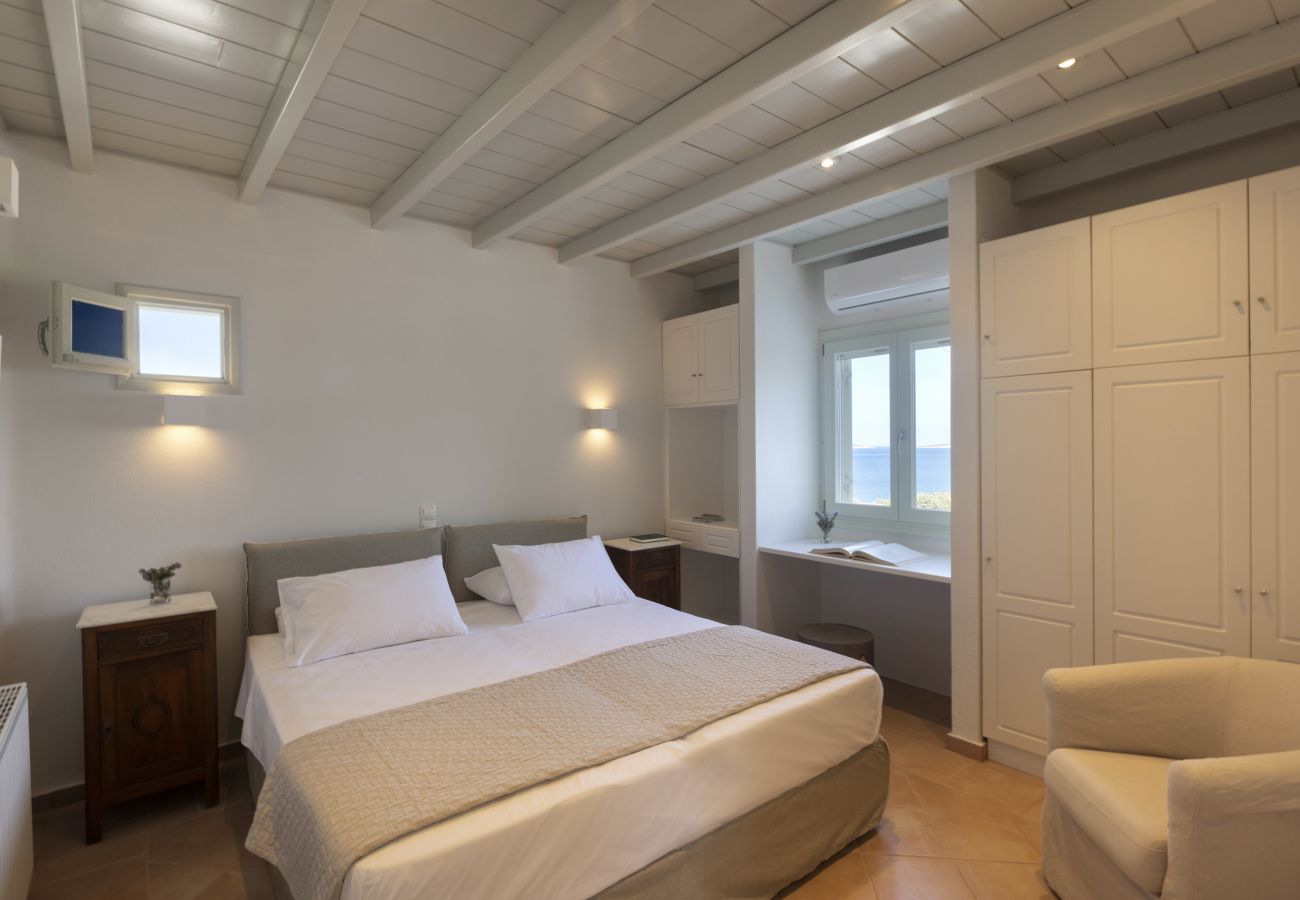 Villa in Ampelas - Stunning Beachfront 3BR Villa that has it ALL! 