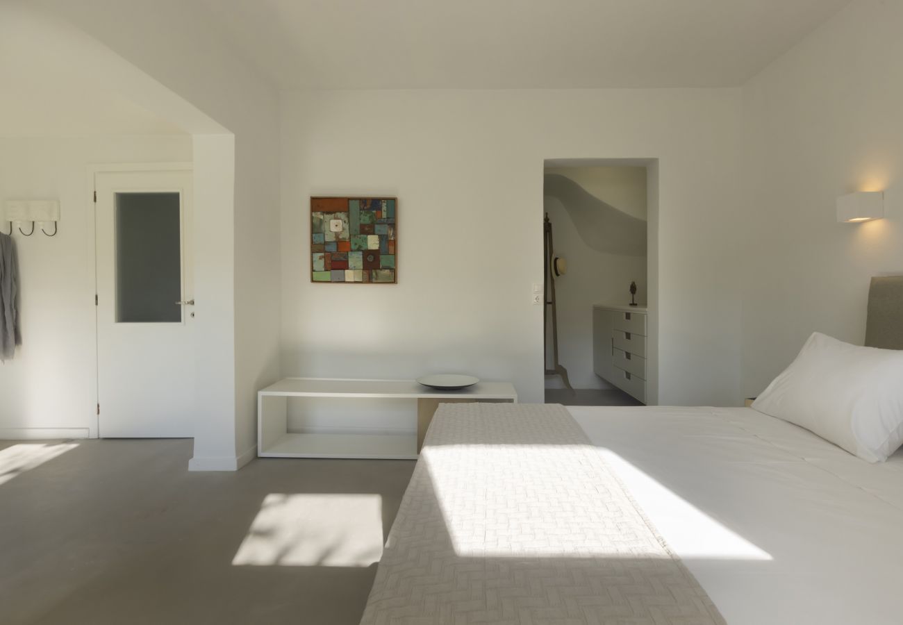 Villa in Ampelas - Stunning Beachfront 3BR Villa that has it ALL! 