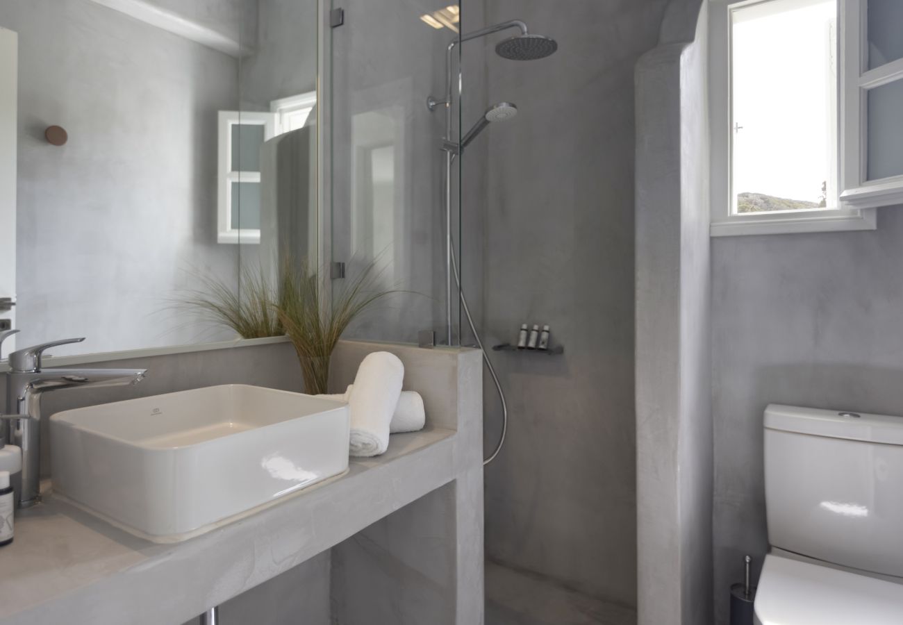 Villa in Ampelas - Beautiful 10-person Family Villa with Great Views 