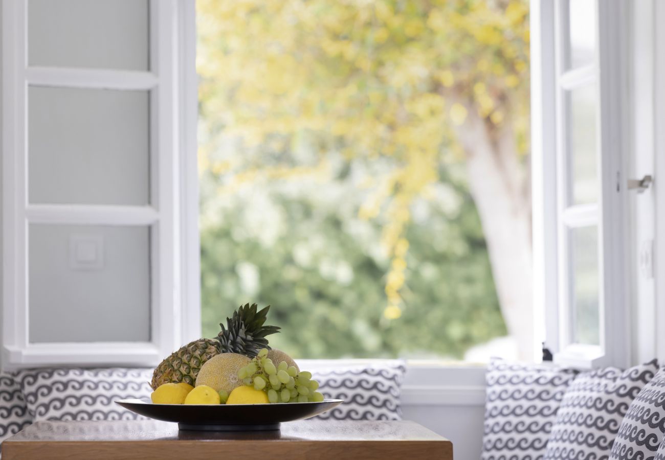 Villa in Ampelas - Beautiful 10-person Family Villa with Great Views 