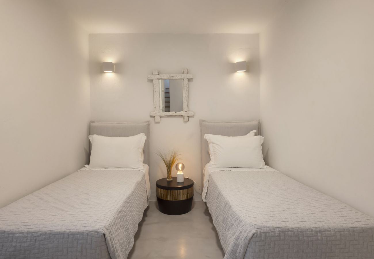 Villa in Ampelas - Beautiful 10-person Family Villa with Great Views 