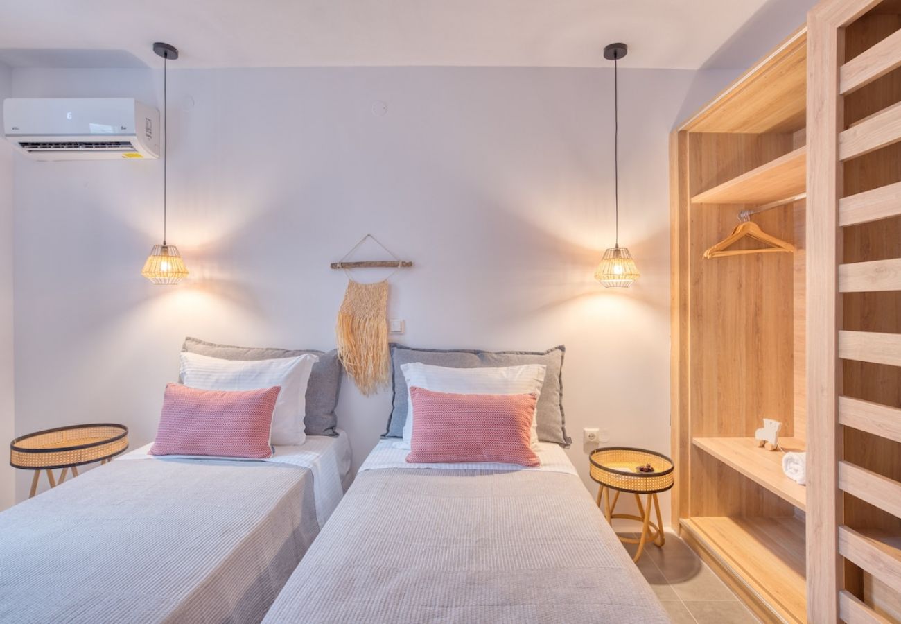 Villa in Xifara - 4BR SEAFRONT GEM. STUNNING & AT TOP LOCATION 