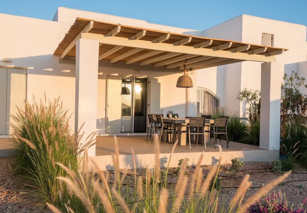 Villa in Xifara - SPECTACULAR 5 BR SEAFRONT VILLA AT PRIME LOCATION 