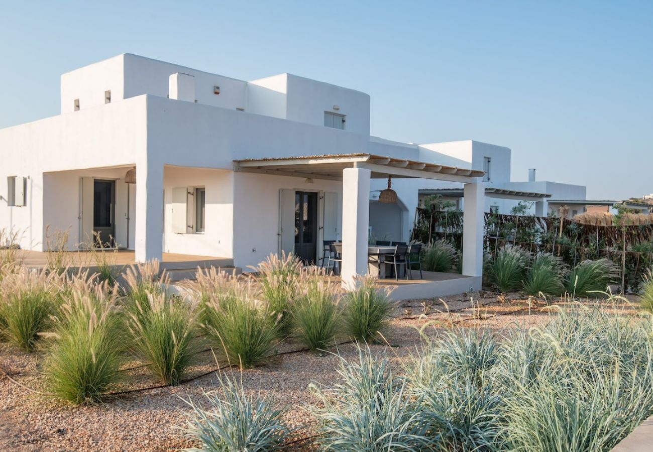 Villa in Xifara - SPECTACULAR 5 BR SEAFRONT VILLA AT PRIME LOCATION 