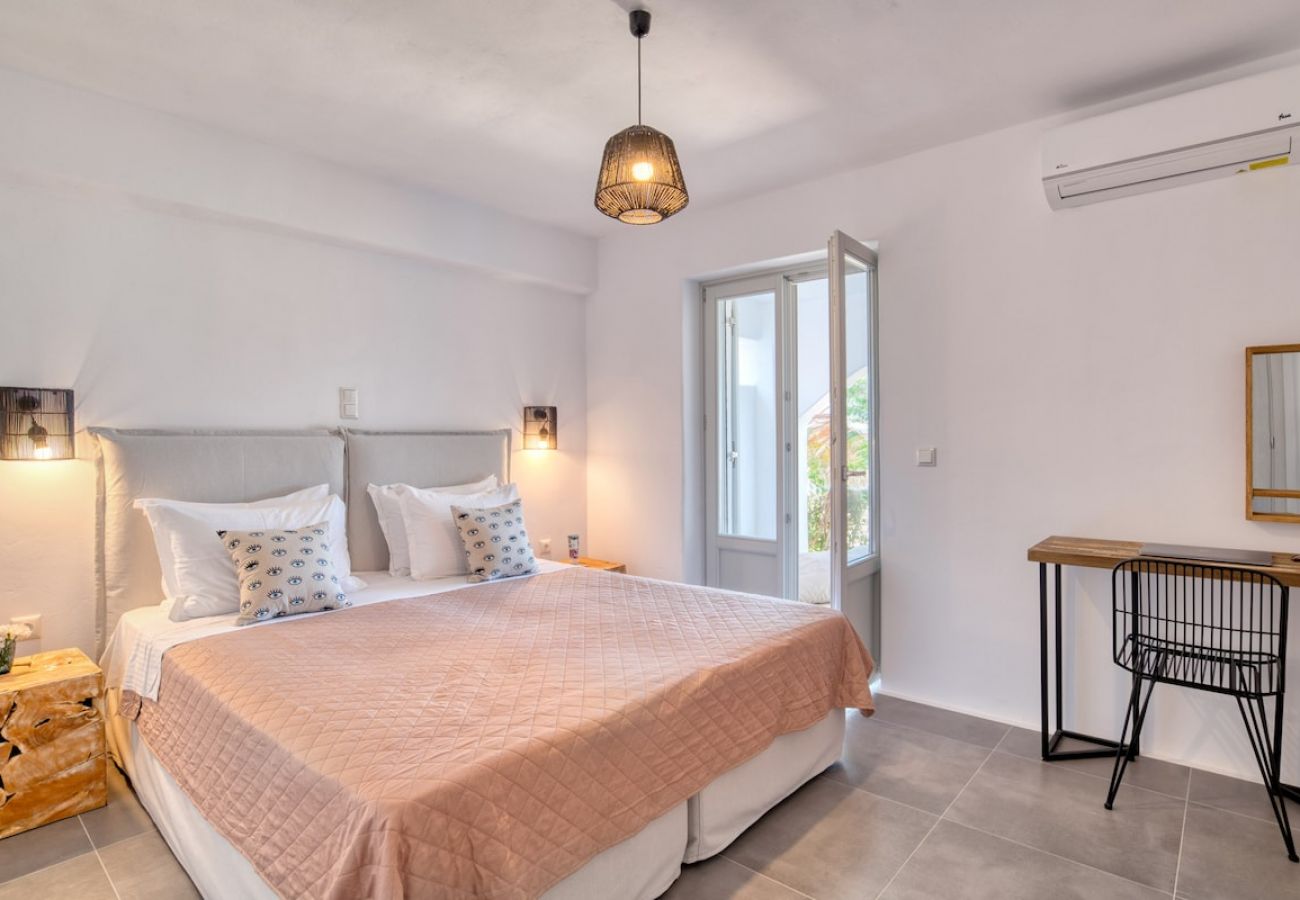 Villa in Xifara - SPECTACULAR 5 BR SEAFRONT VILLA AT PRIME LOCATION 