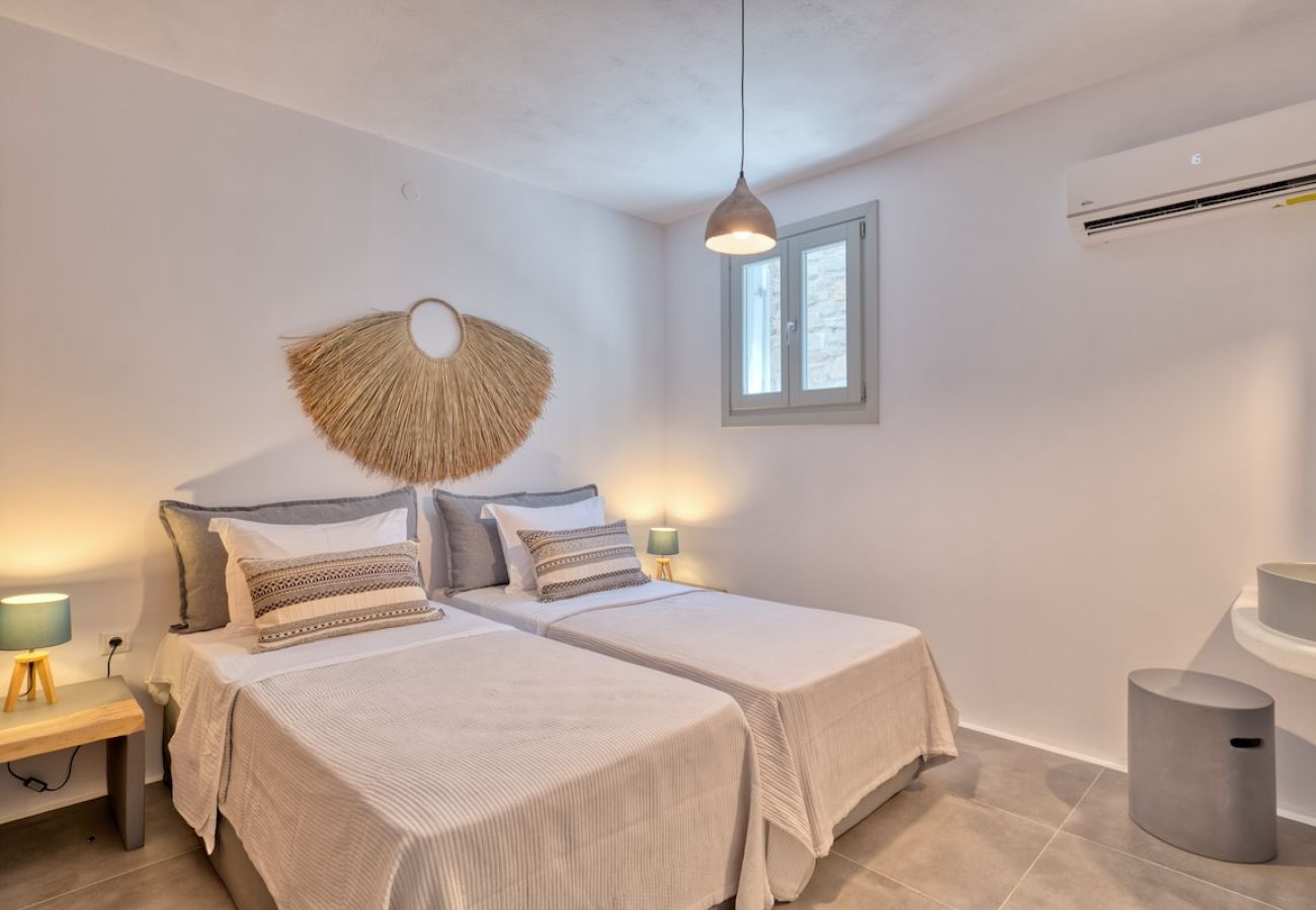 Villa in Xifara - SPECTACULAR 5 BR SEAFRONT VILLA AT PRIME LOCATION 