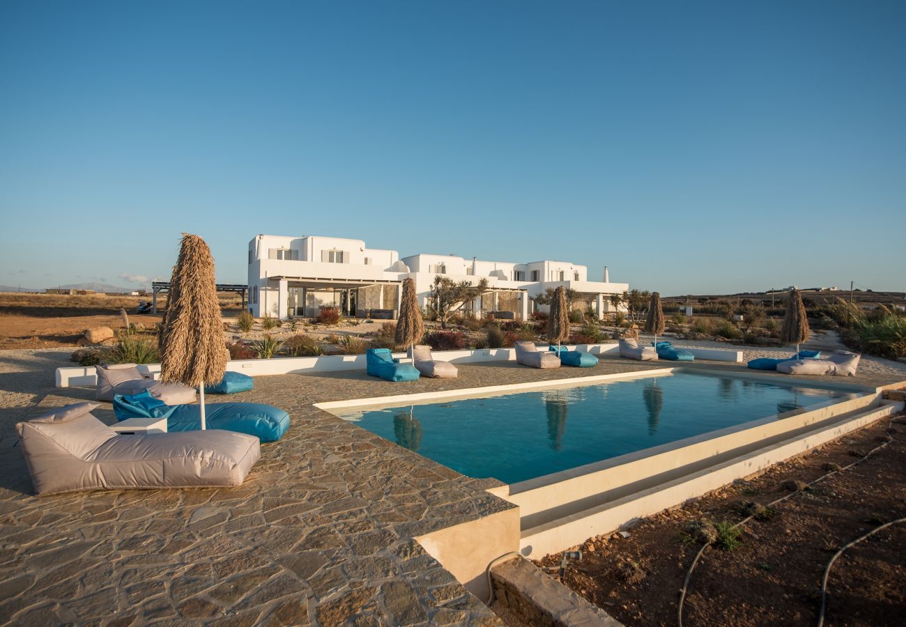 Villa in Xifara - Hip family pool villa, a walk from the beach 