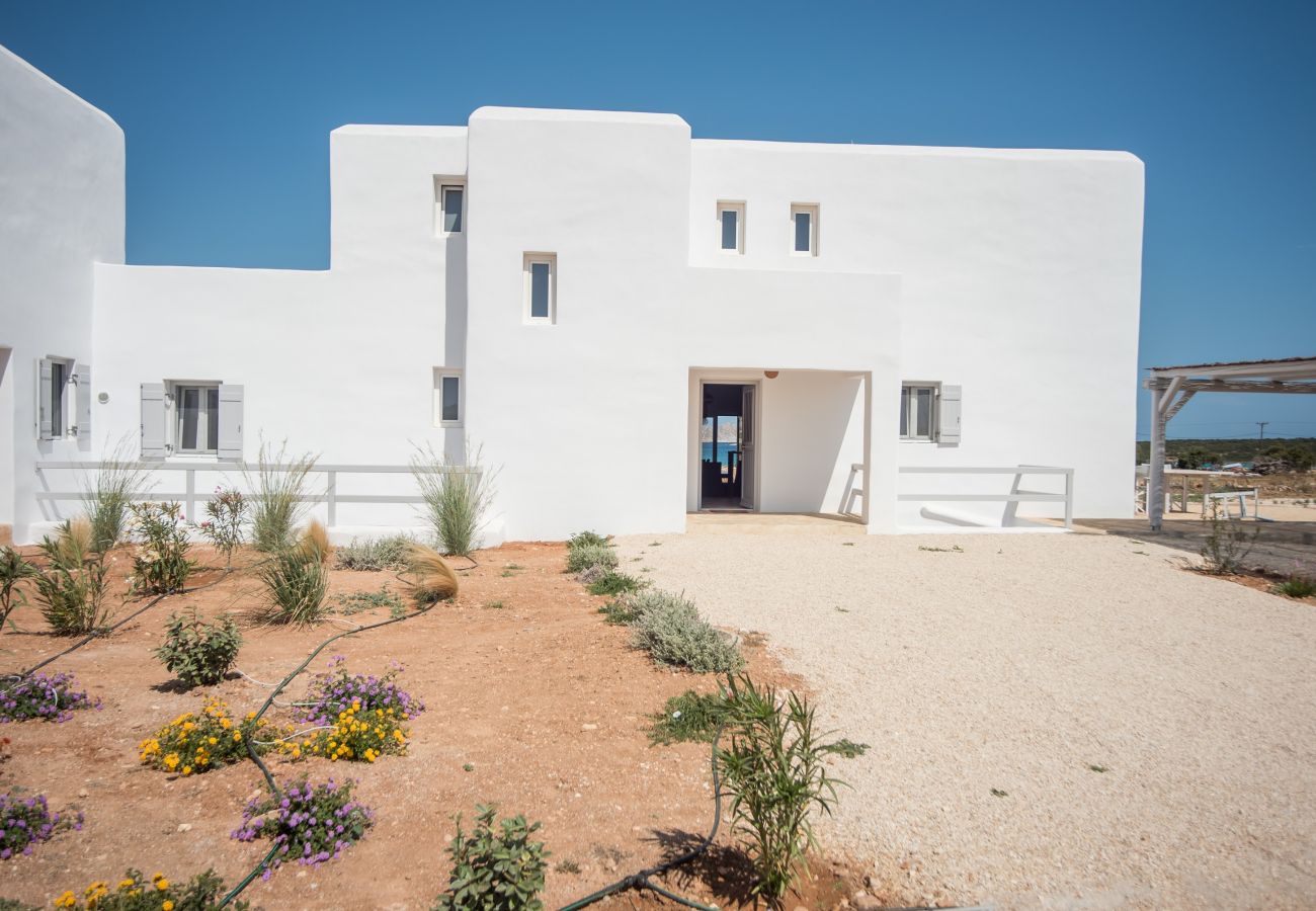 Villa in Xifara - Hip family pool villa, a walk from the beach 