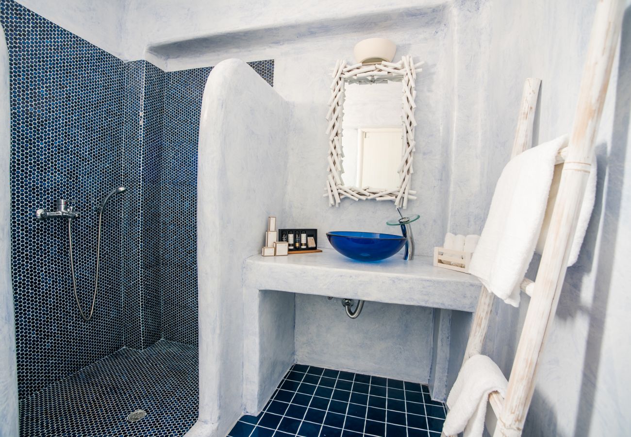 Villa in Xifara - Hip family pool villa, a walk from the beach 