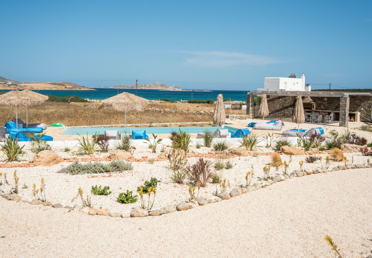 Villa in Xifara - Hip family pool villa, a walk from the beach 