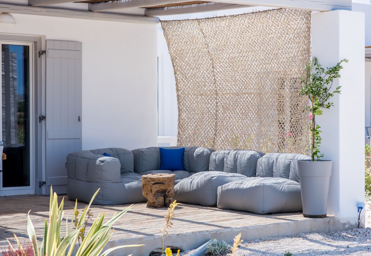 Villa in Xifara - Hip family pool villa, a walk from the beach 