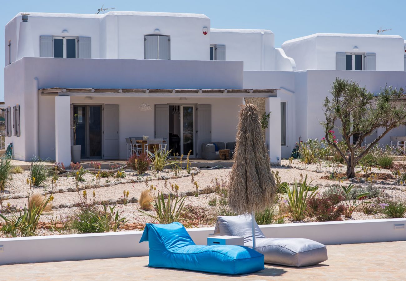 Villa in Xifara - Hip family pool villa, a walk from the beach 