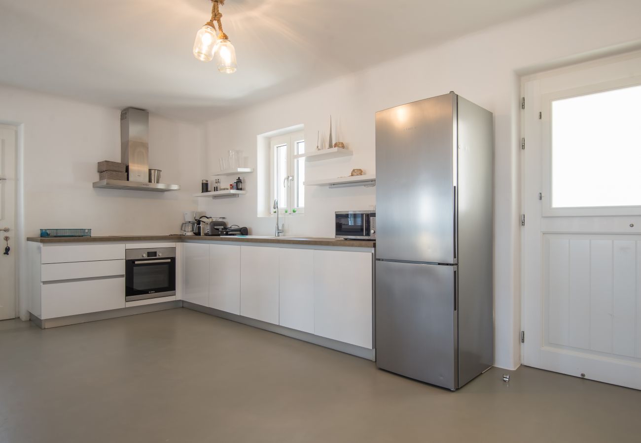 Villa in Xifara - Hip family pool villa, a walk from the beach 