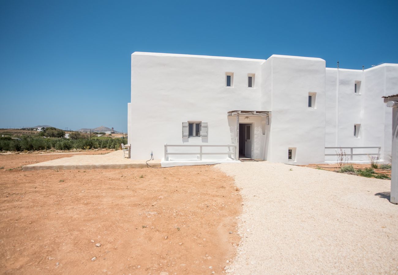 Villa in Xifara - Fabulous pool villa, steps from the beach 