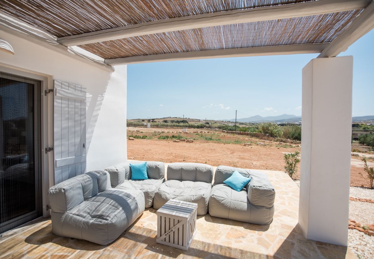 Villa in Xifara - Fabulous pool villa, steps from the beach 