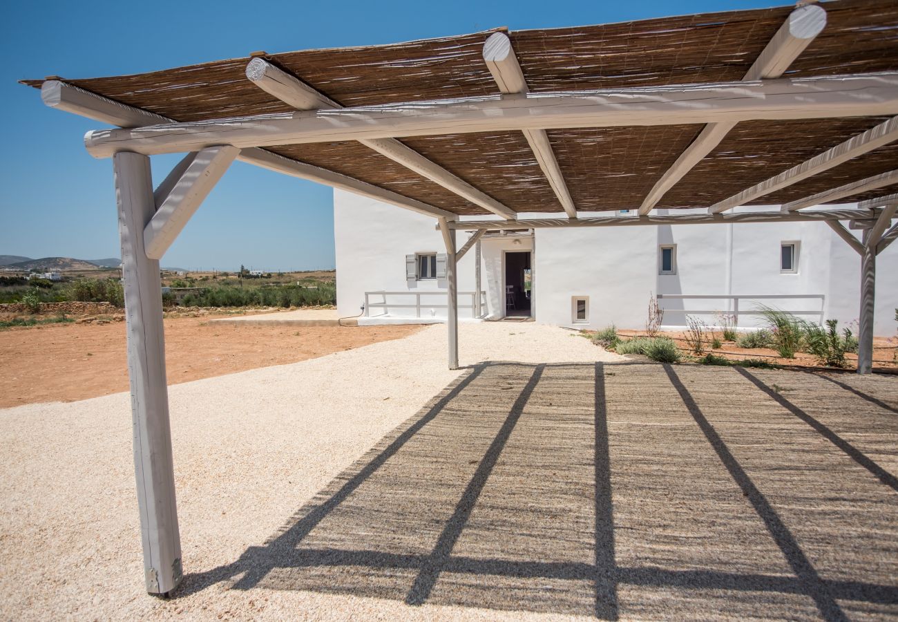 Villa in Xifara - Fabulous pool villa, steps from the beach 