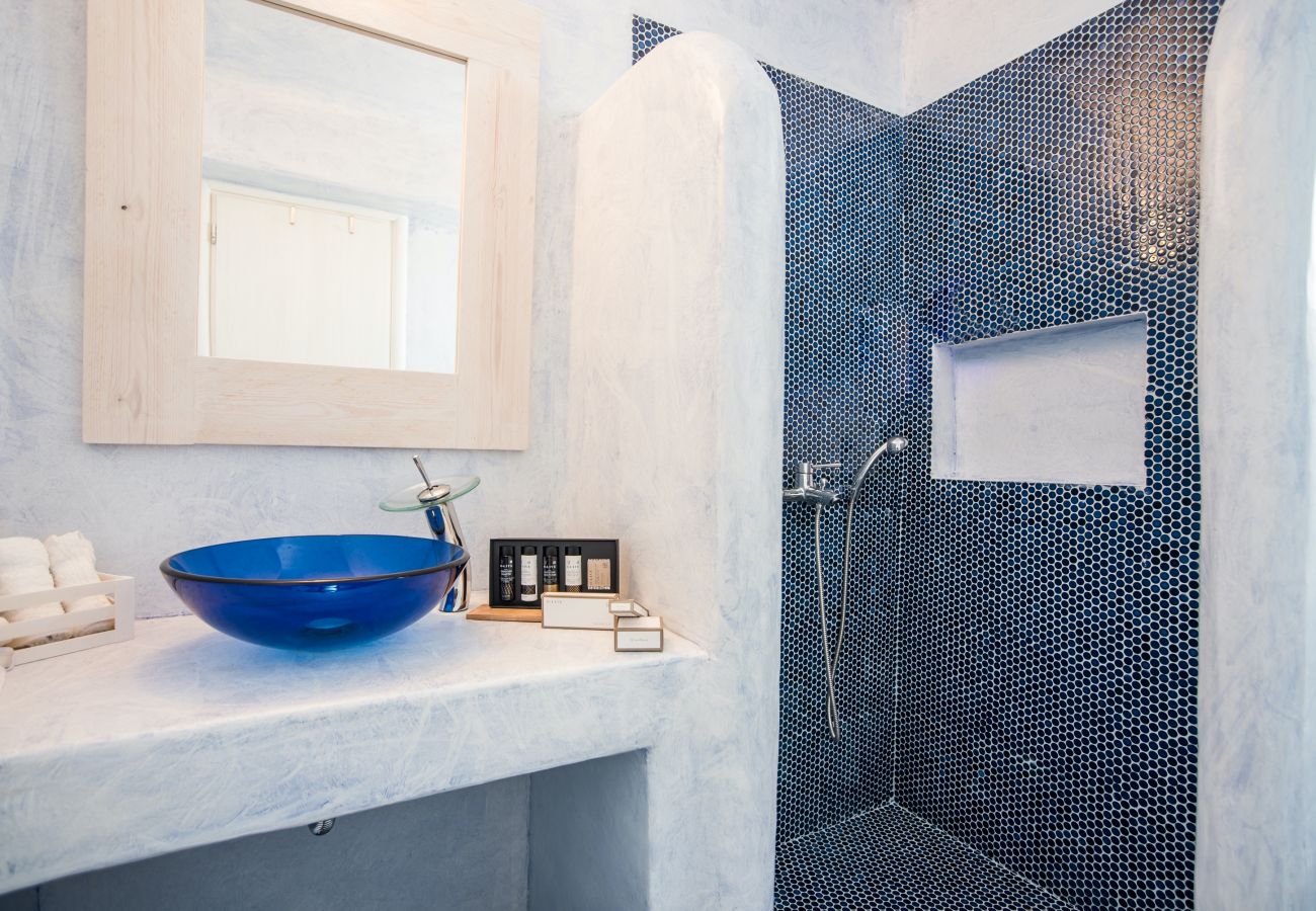 Villa in Xifara - Fabulous pool villa, steps from the beach 