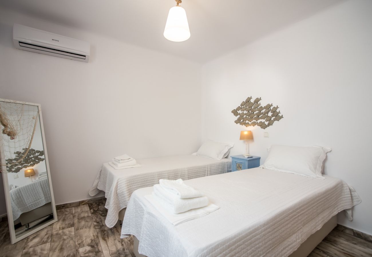 Villa in Xifara - Fabulous pool villa, steps from the beach 