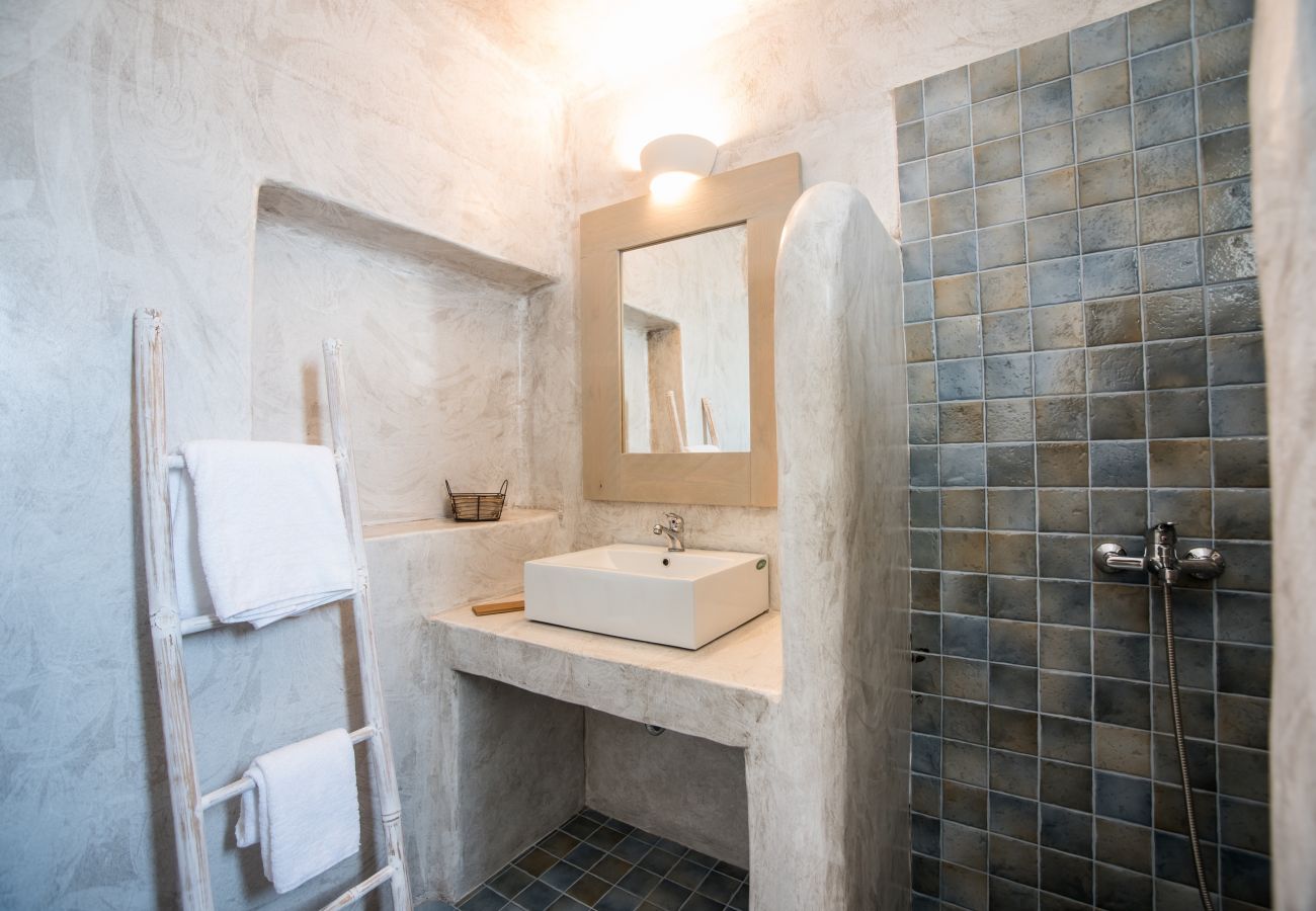 Villa in Xifara - Fabulous pool villa, steps from the beach 