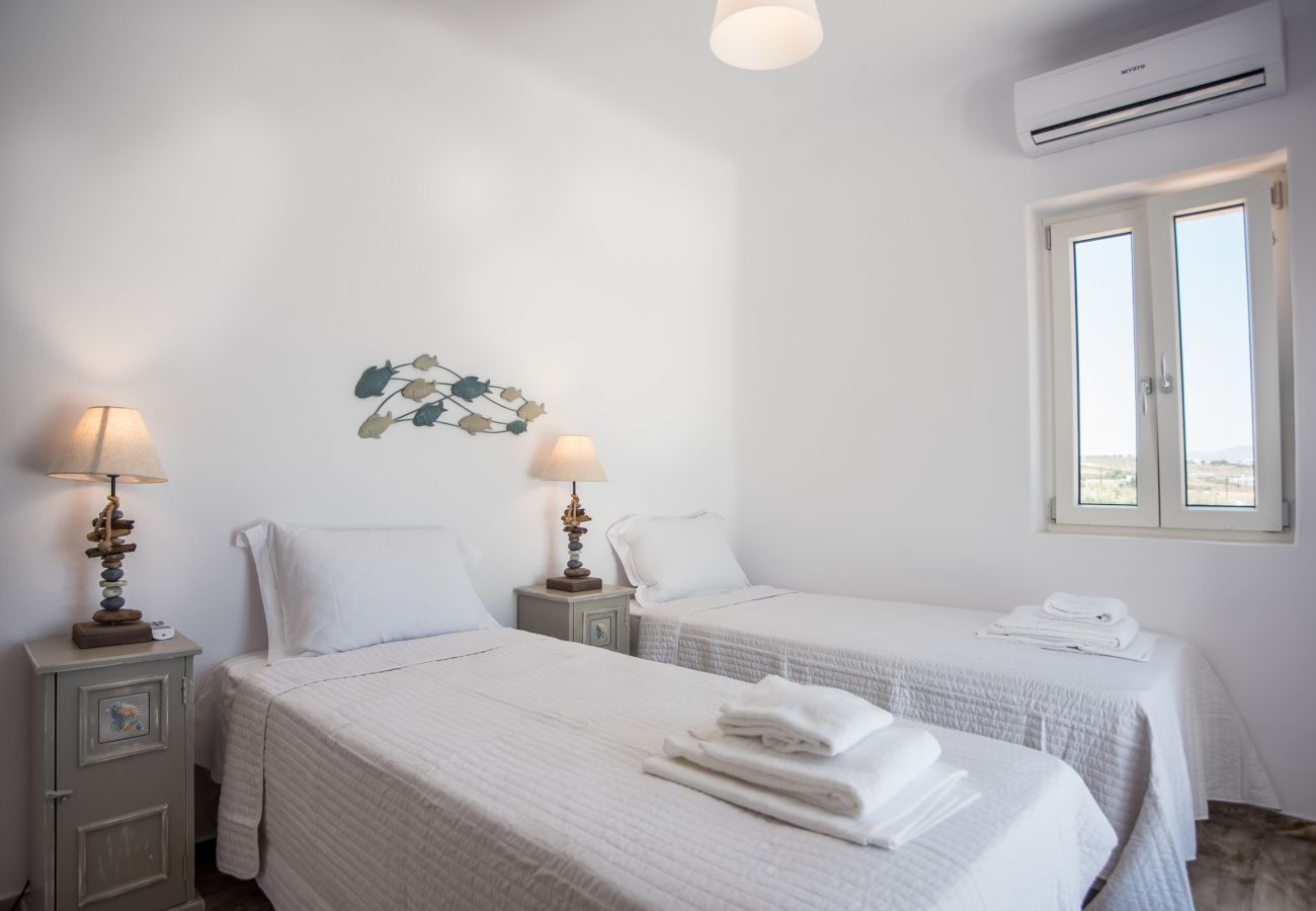 Villa in Xifara - Fabulous pool villa, steps from the beach 