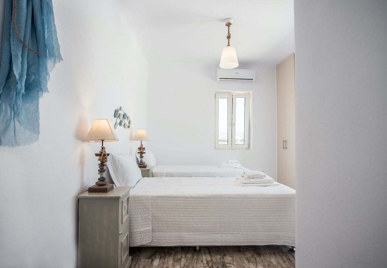 Villa in Xifara - Fabulous pool villa, steps from the beach 