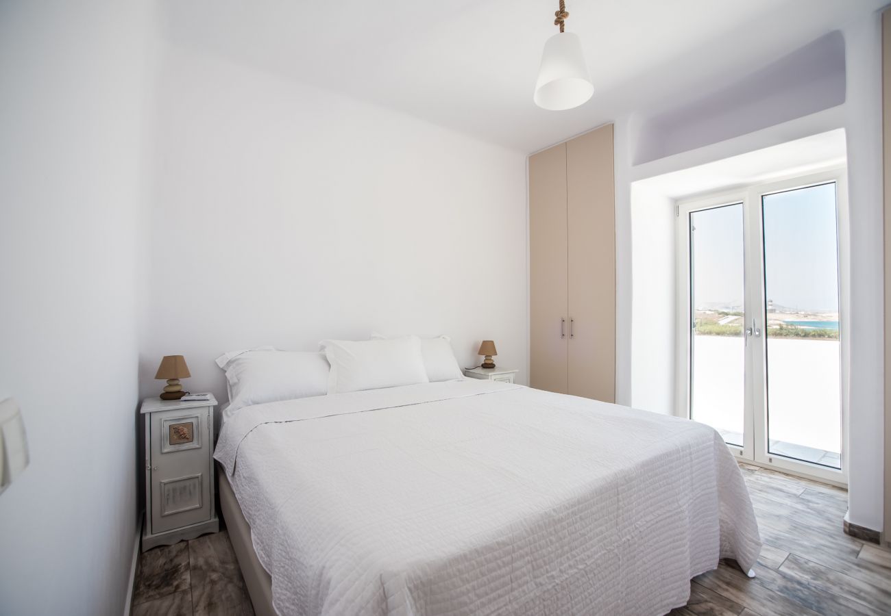 Villa in Xifara - Fabulous pool villa, steps from the beach 