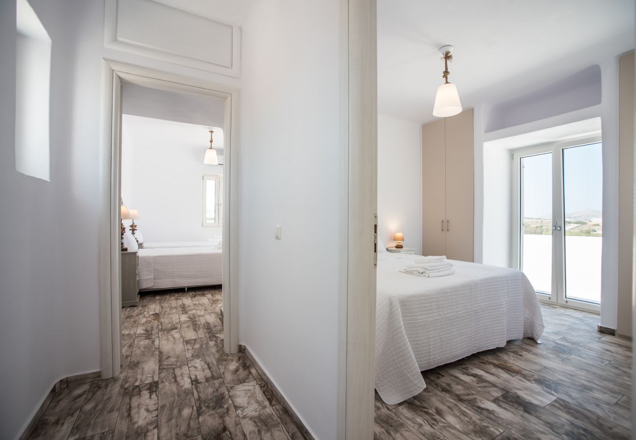 Villa in Xifara - Fabulous pool villa, steps from the beach 