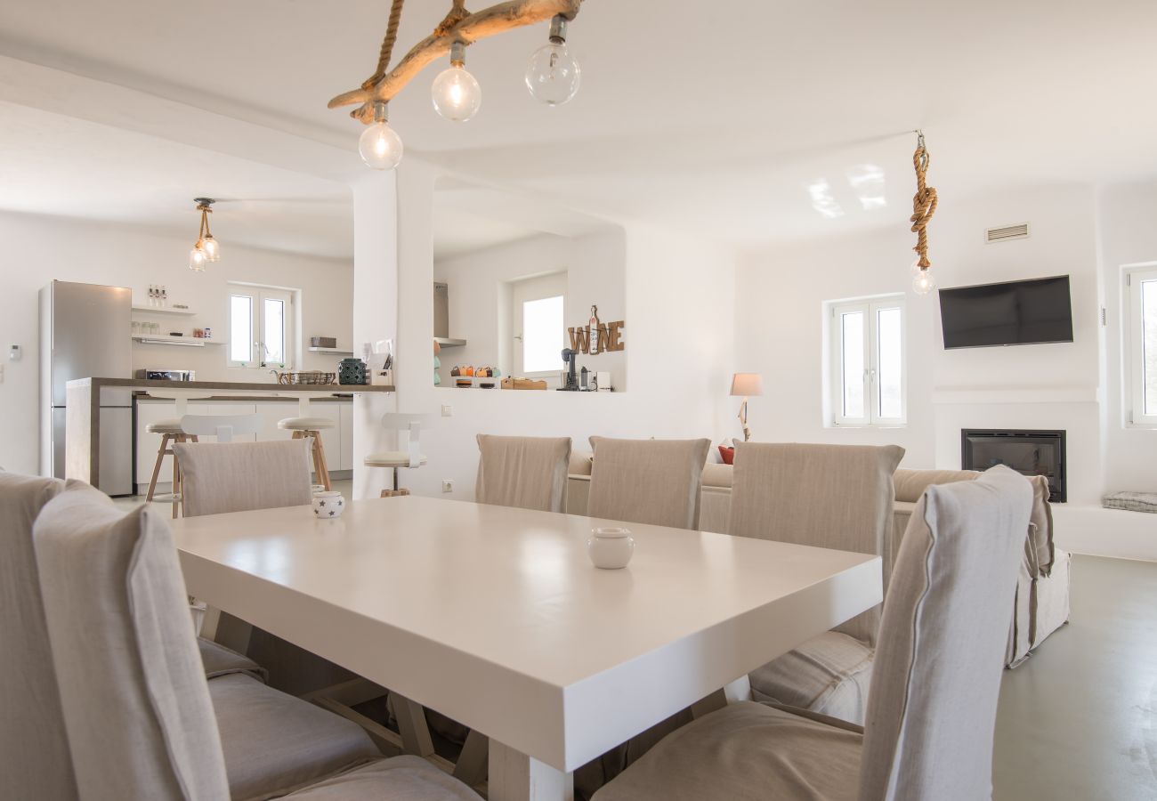 Villa in Xifara - Fabulous pool villa, steps from the beach 